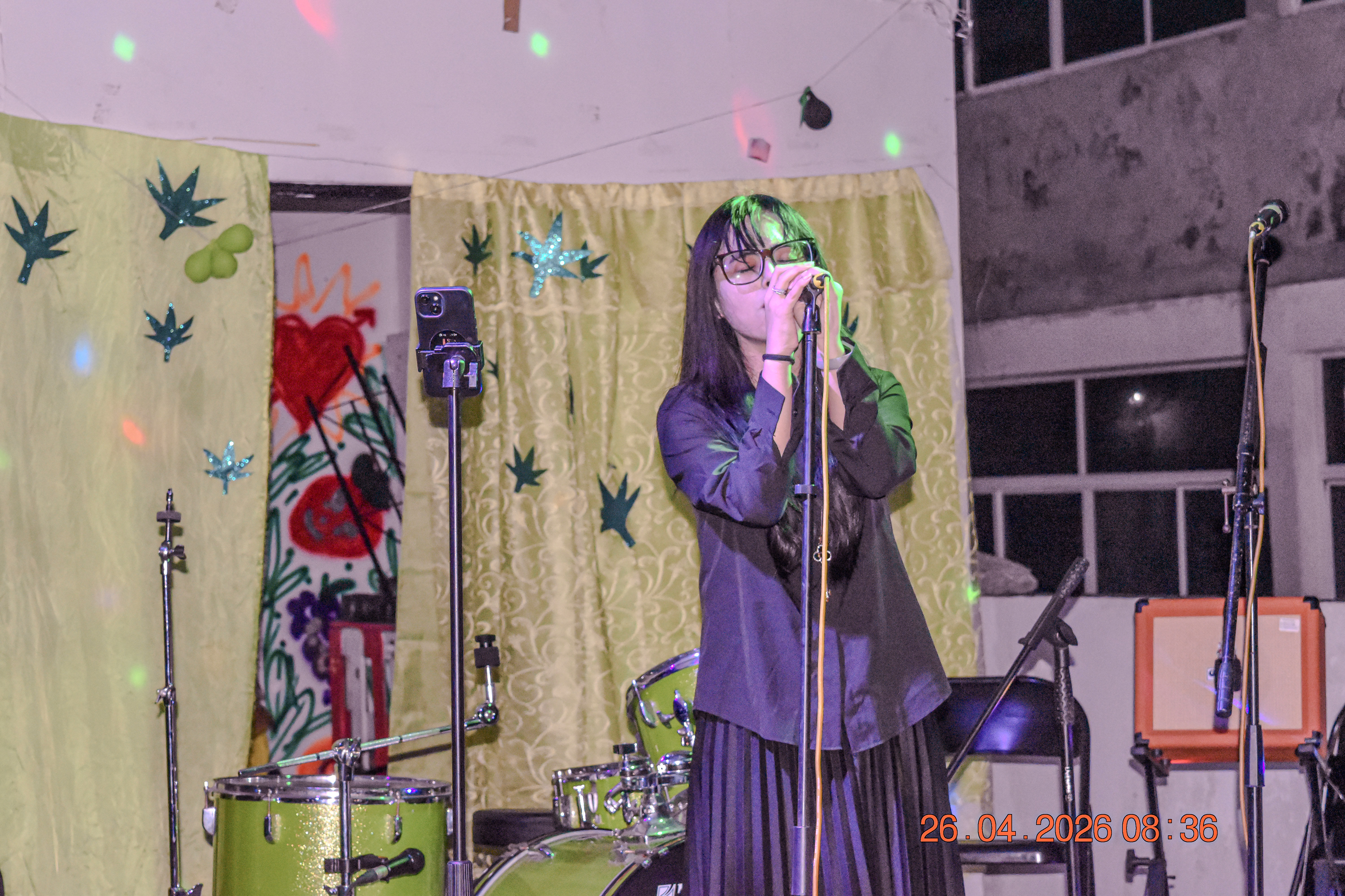 Presentación vocal y atmósfera en vivo — Festival La Marea Viva